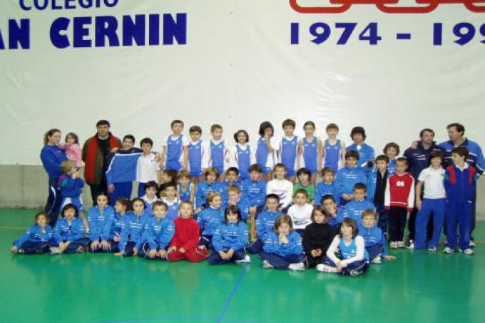 La presentación del equipo de atletismo del club.