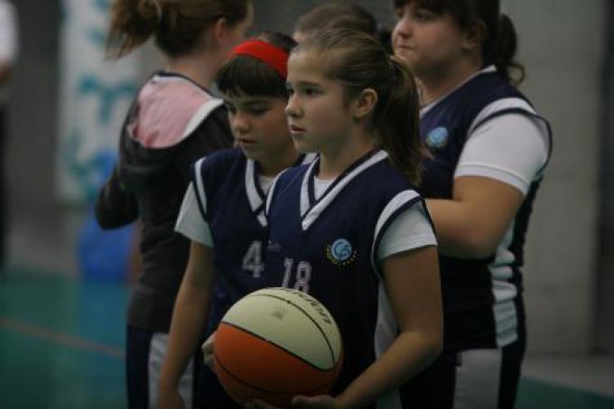 Un equipo de baloncesto femenino del club.